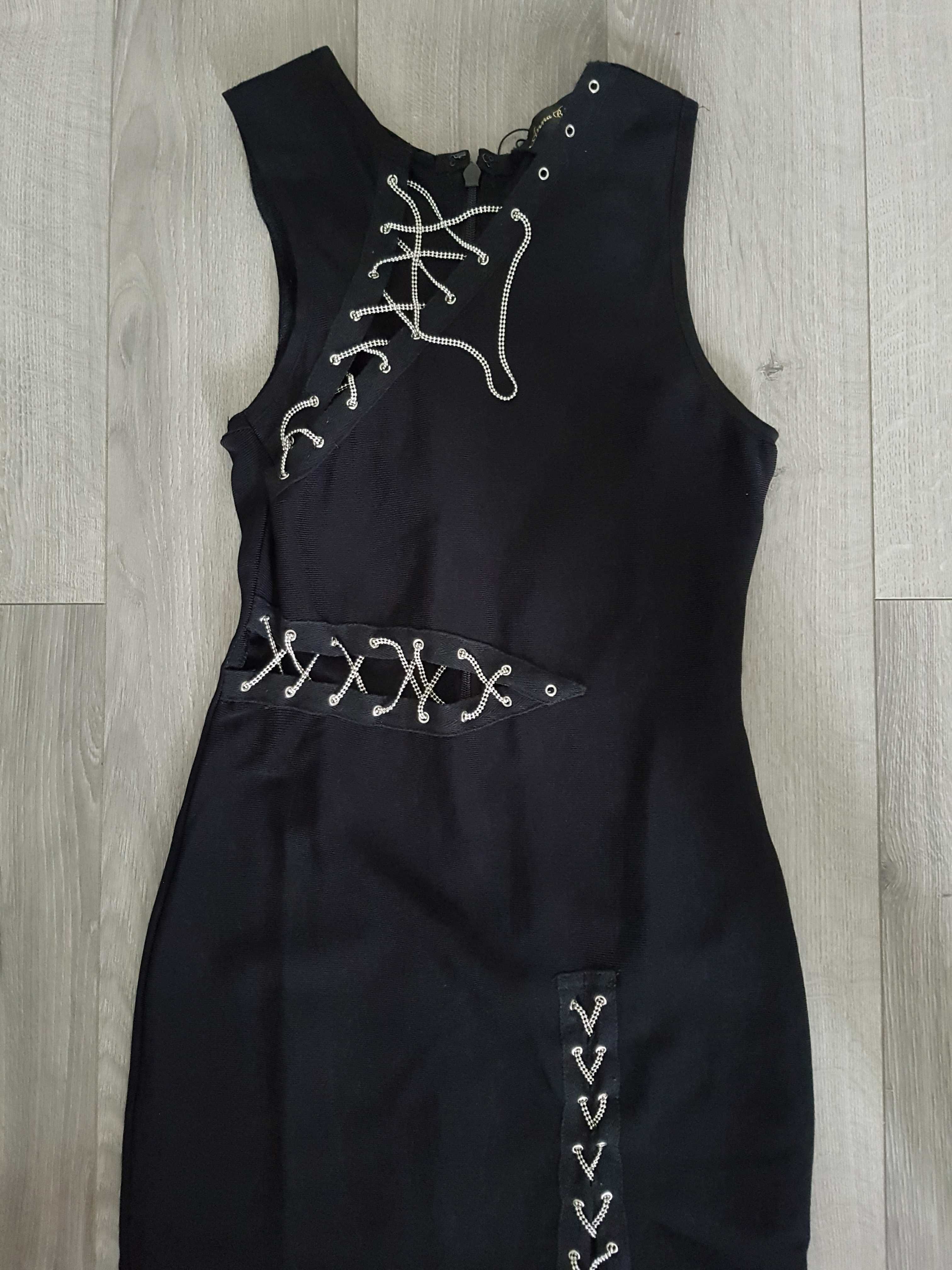 Czarna sukienka bandażowa midi z łańcuszkami Italy M