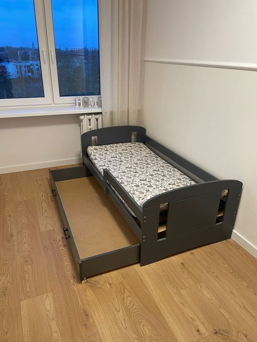 2x łóżeczko dziecięce z materacem