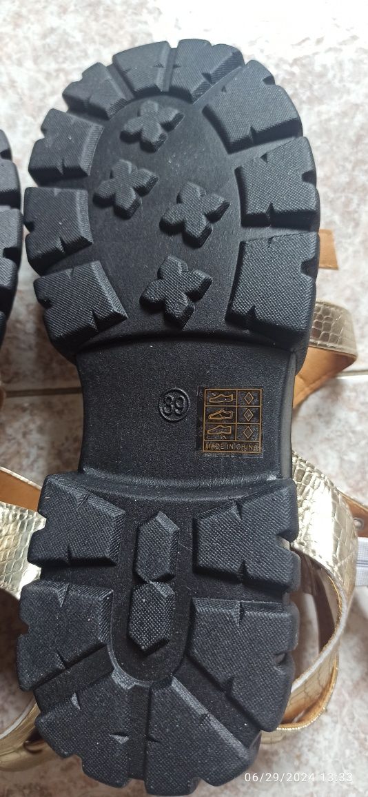 Sandalias com plataforma