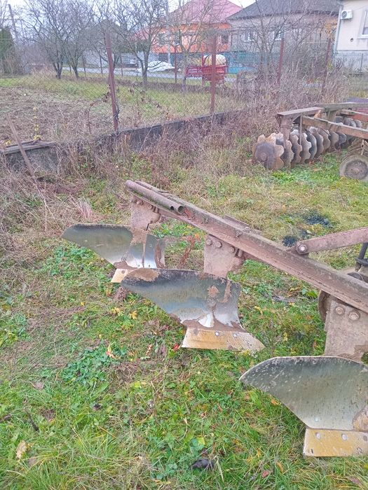 Продам плуг ПЛН 335