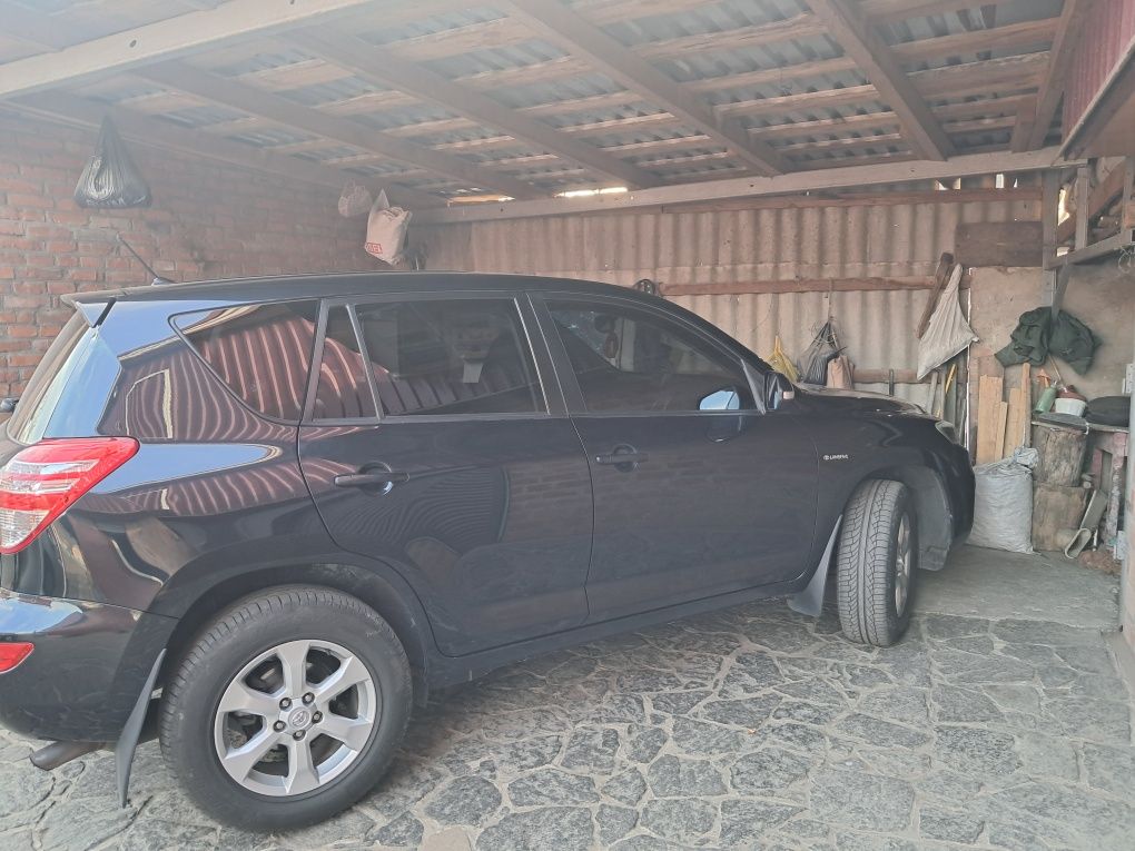 Авто RAV4 Toyota