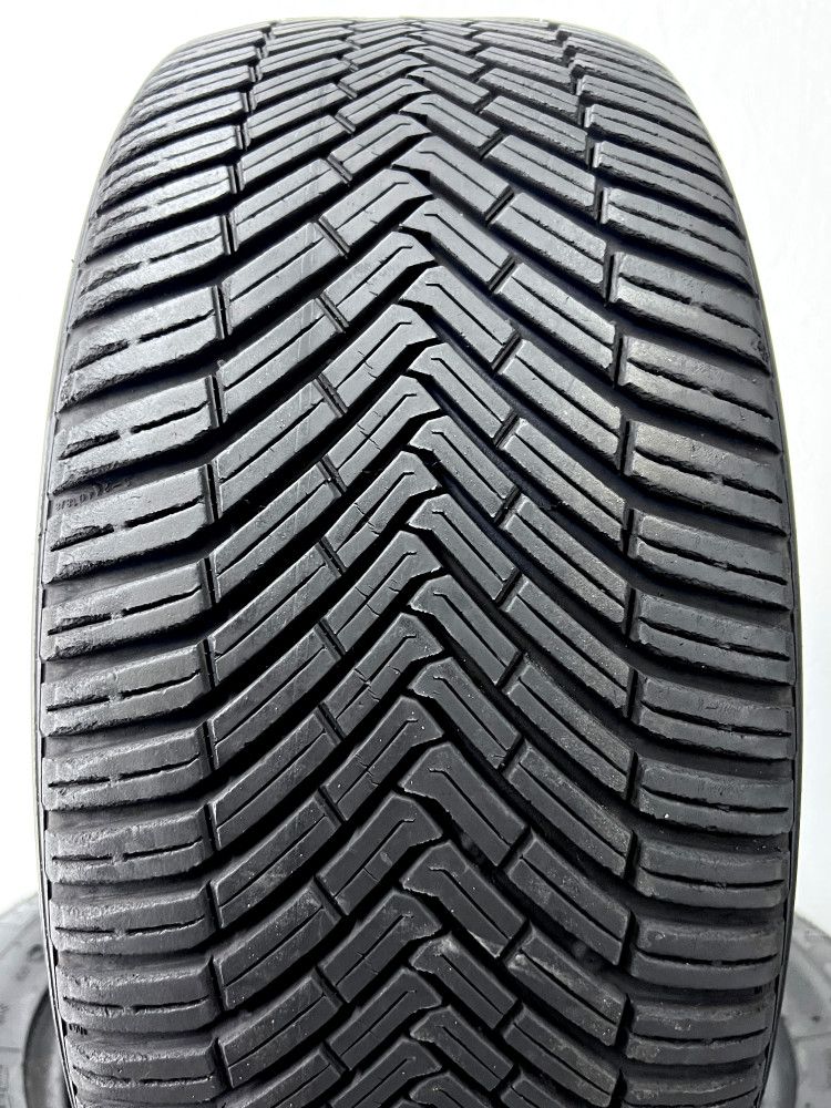 2шт всесезон 225/45/R17 6,5мм 2023р Continental All Season Contact