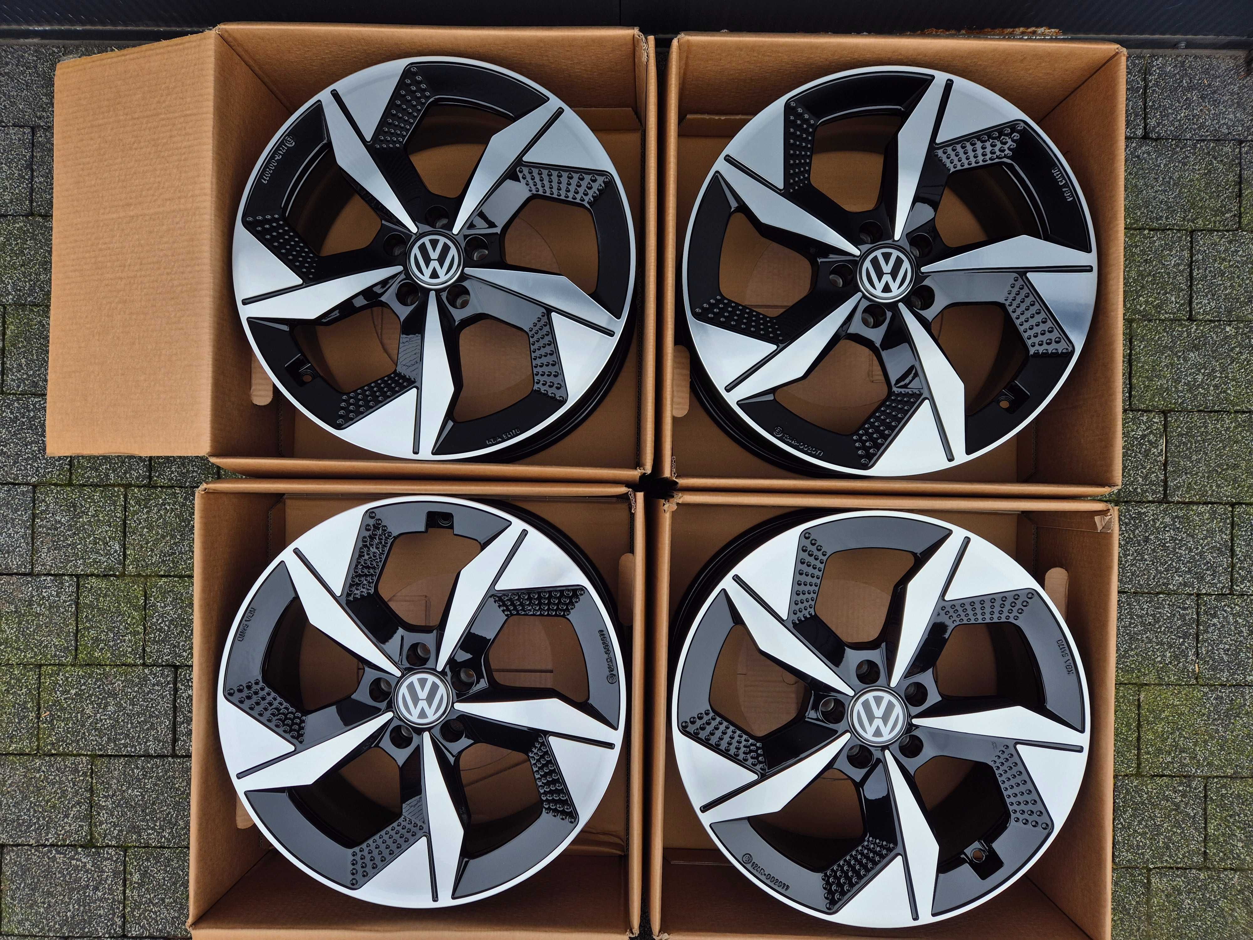 Felgi 19 do VW Golf 5 6 7 8 T-Roc Touran Jetta ID.3 5x112