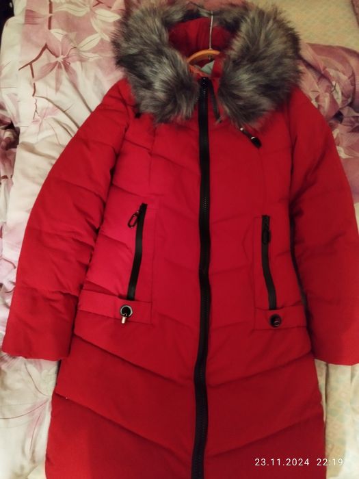 Дуже гарна курточка тільки два рази ношена