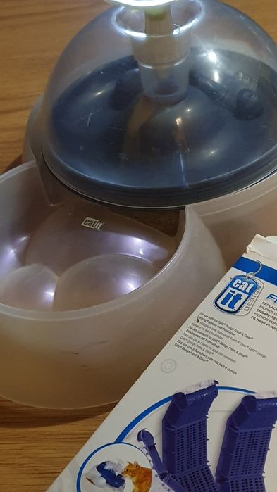 Fonte para gatos com depósito e filtro Cat It com filtro de carvão act
