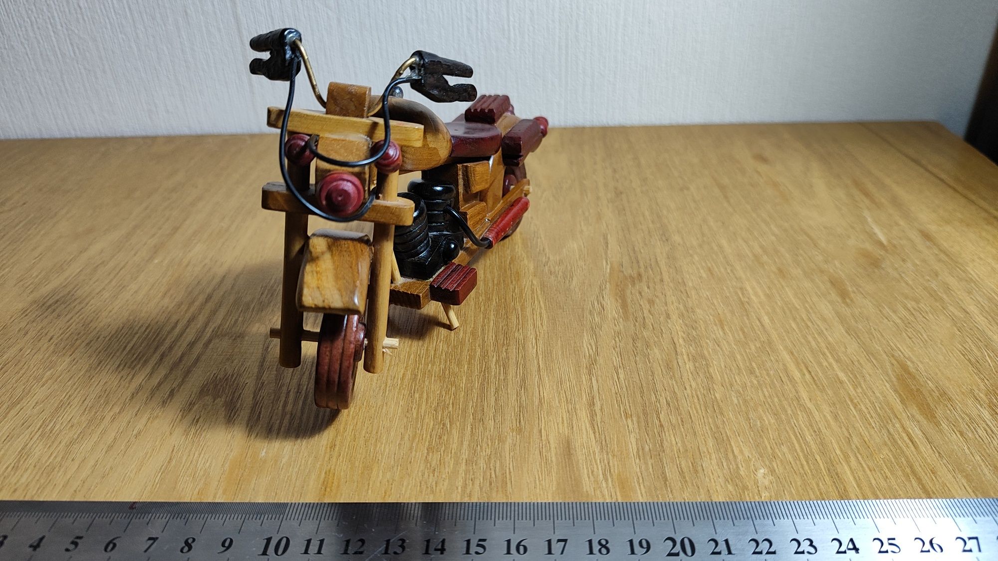 Мотоцикл, модель з дерева