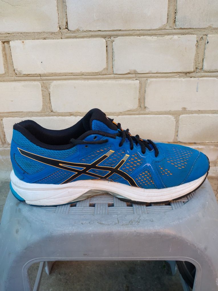 Asics кроссовки оригинальные раз 43-43,5