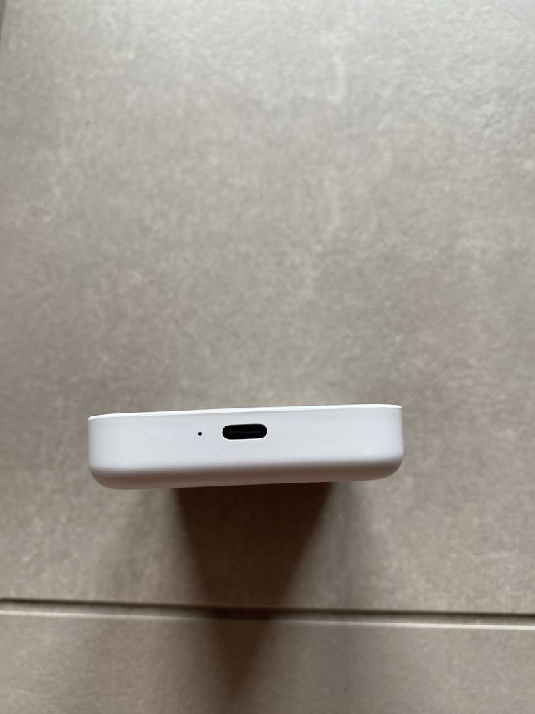 Nowy powerbank 5000 mAh MagSafe + pudełko i kabel USB-C