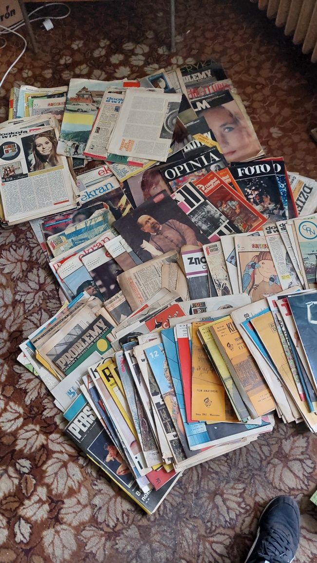 Stare gazety czasopisma duży zestaw przekrój dookoła świata dziennik