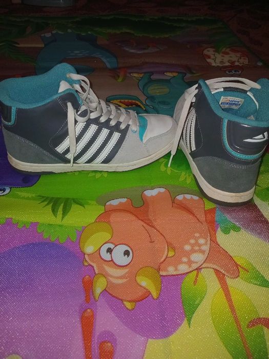 Женские зимние кроссовки