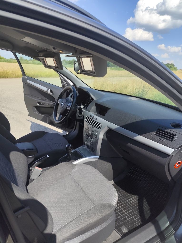 Opel Astra H Kombi 1.6 Benzyna 115 KM, 2009 r