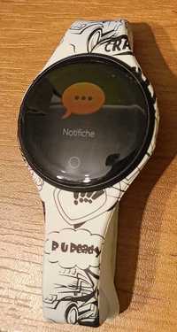 Smartwatch MOTUS Color  zegarek z wymiennymi paskami.