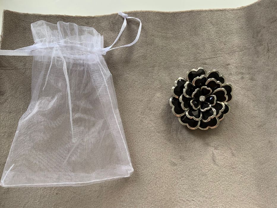 Нова фірмова брошка у стилі Сhanel