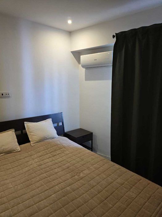 Se Aluga  Via Santa Catarina (Bolhão) Metro a 30 segundos.