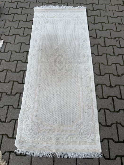 Biały dywan – chodnik z frędzlami 200×80 cm  Vintage