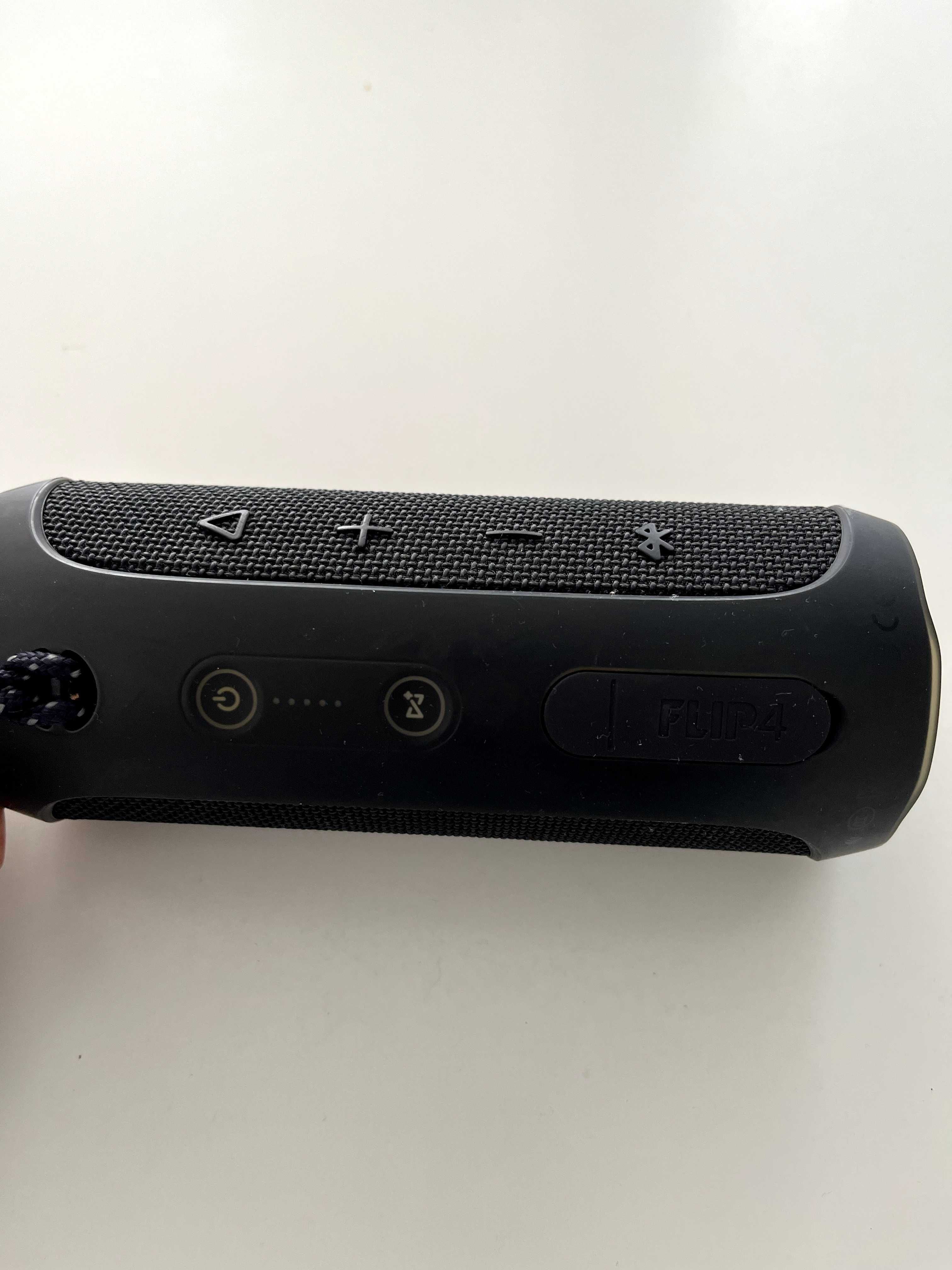 Coluna JBL Flip 4 com bateria danificada