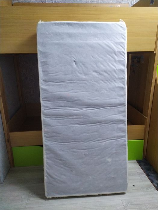 Ліжко двоповерхове . Ліжко вохярусне