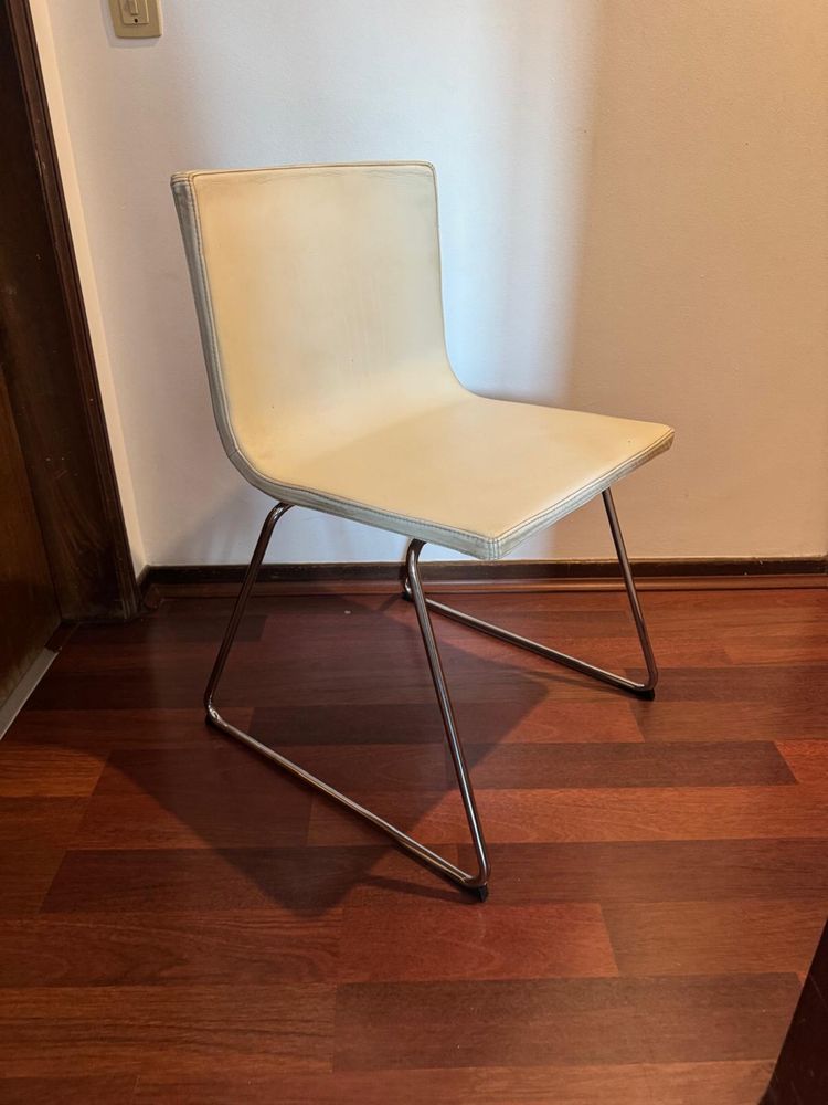 Conjunto de cadeiras em pele IKEA