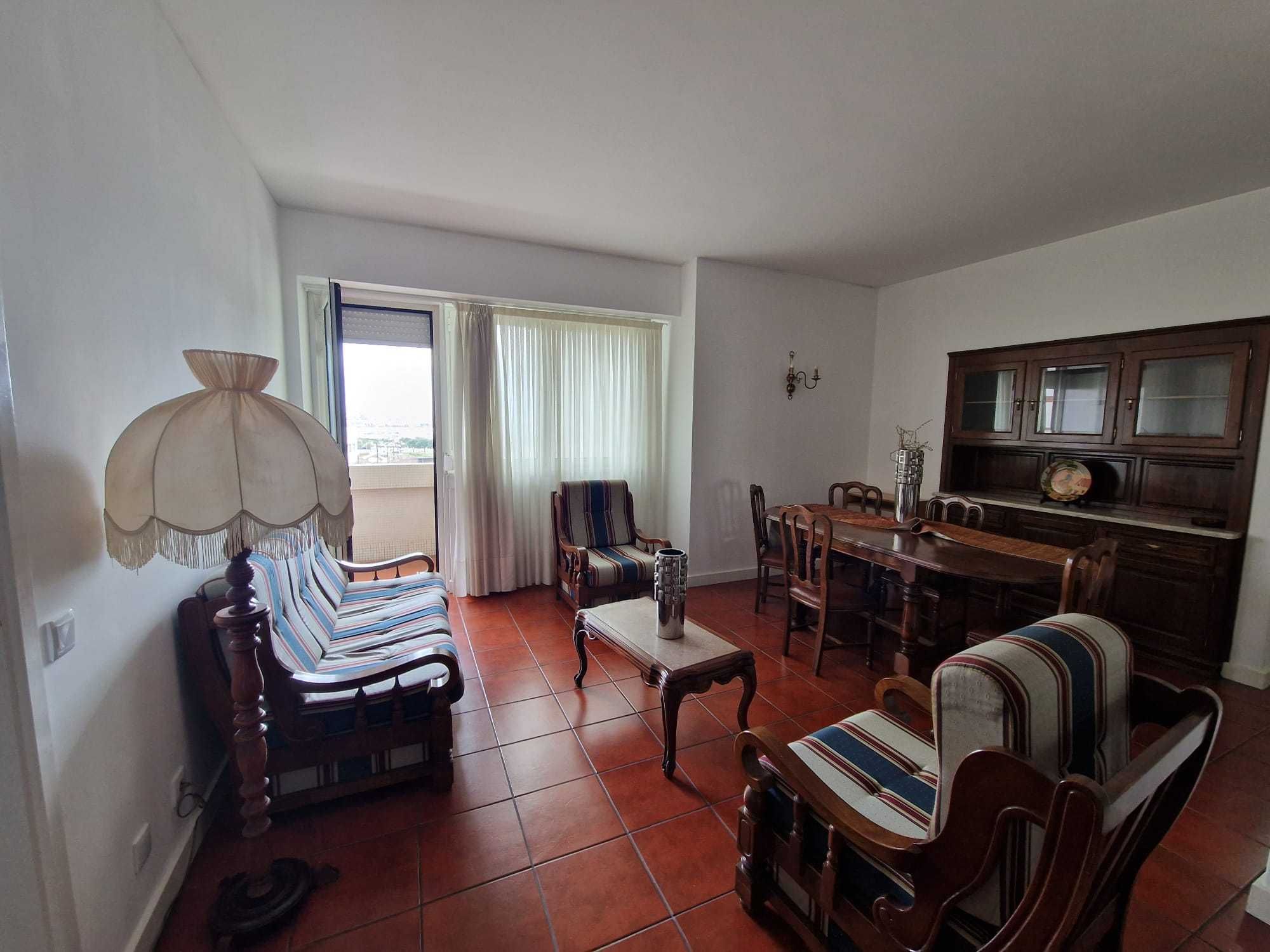 Arrendo Apartamento com vista para o mar, mobilado. Póvoa de Varzim