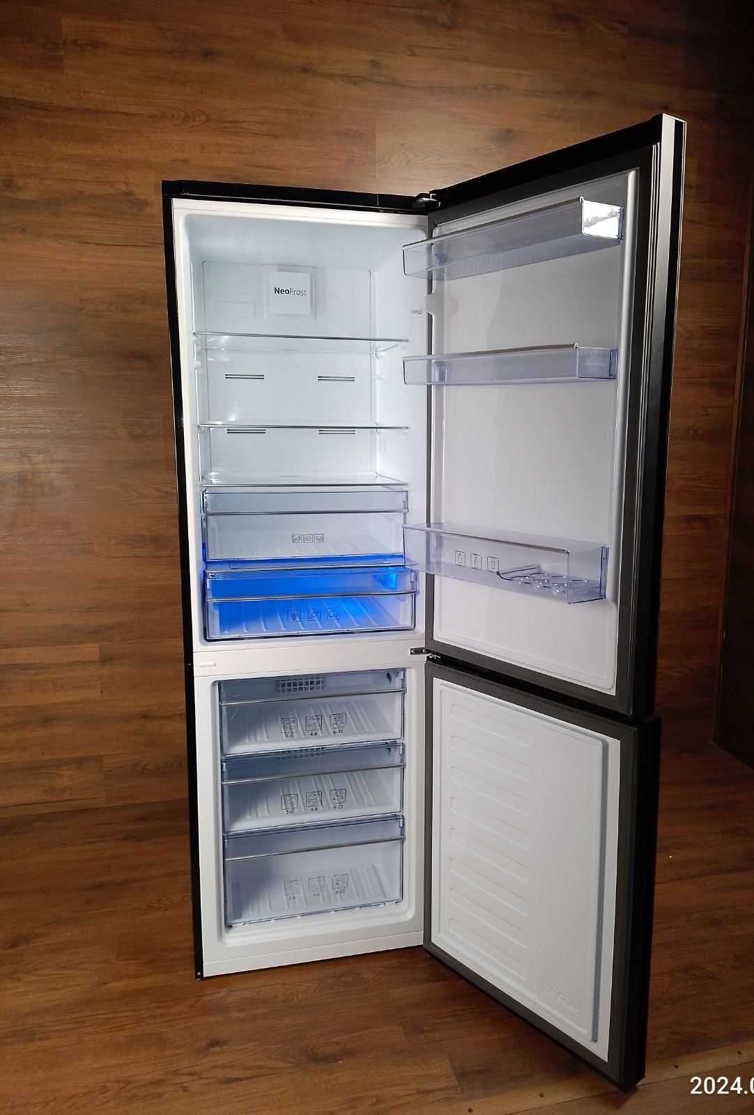 Холодильник BEKO черное стекло высота 177 см, Neo Frosr, BioFresh