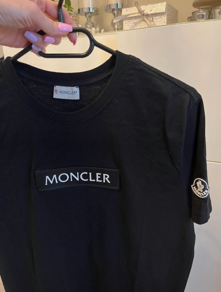 T-shirt Moncler czarny oryginalny L piekny jak nowy