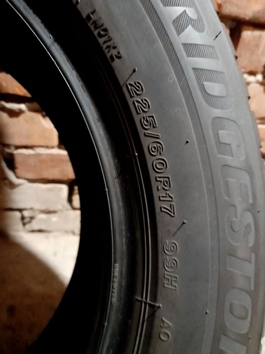 Opony zimowe Bridgestone 225/60/17.