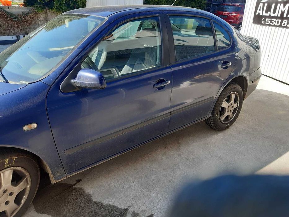 Leon Toledo 2 1.9 TDI - drzwi lewe kompletna LB5N