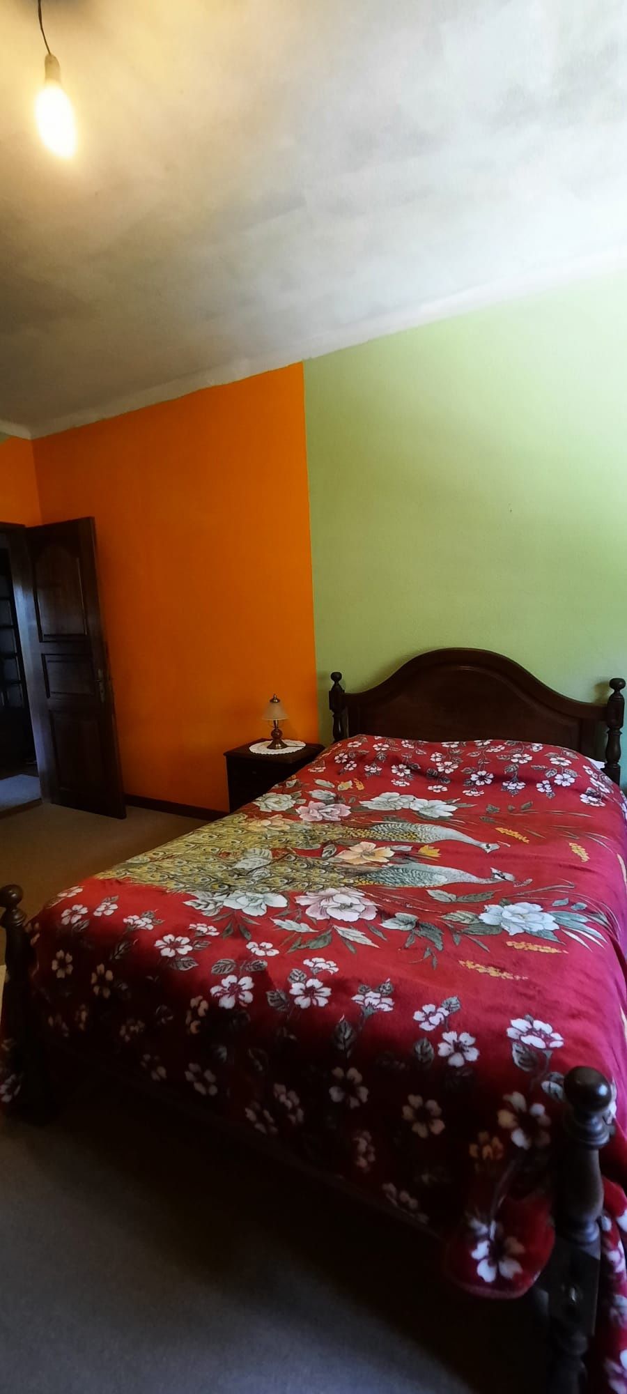 Cama de casal em madeira