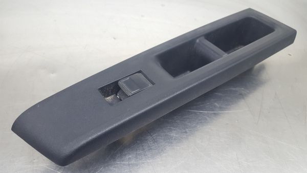 Comando / botão / interruptor vidros frente direito TOYOTA Yaris (_P13