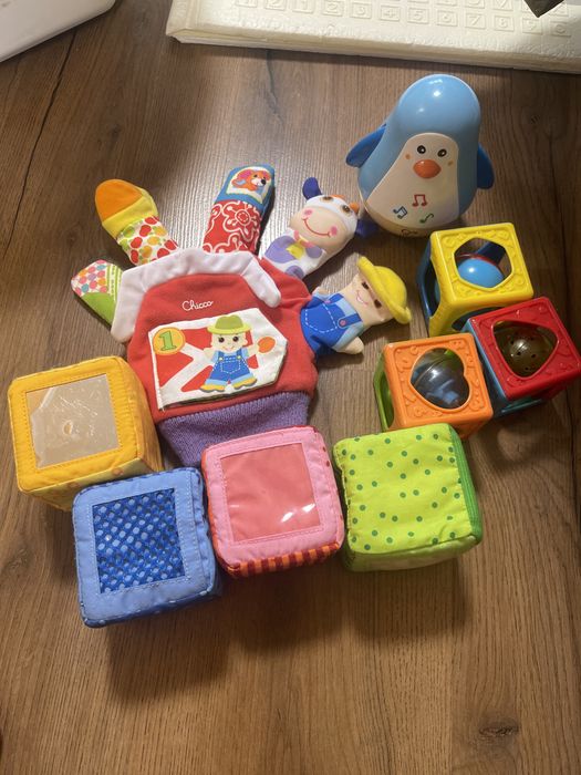 Іграшки на вік 6+ міс