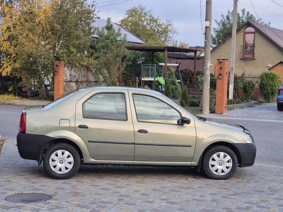 Dacia Logan в хорошем состоянии