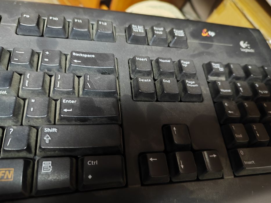 Klawiatura logitech deluxe 660 cordless desktop