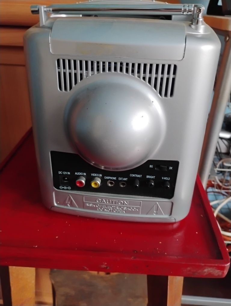 Zabytkowe radio z telewizorem