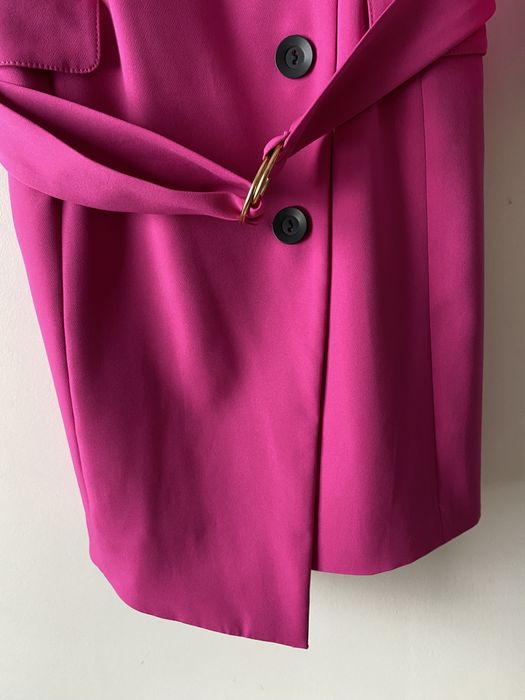 Lalous sukienka marynarkowa dwurzędowa fuksja pasek plaszczyk