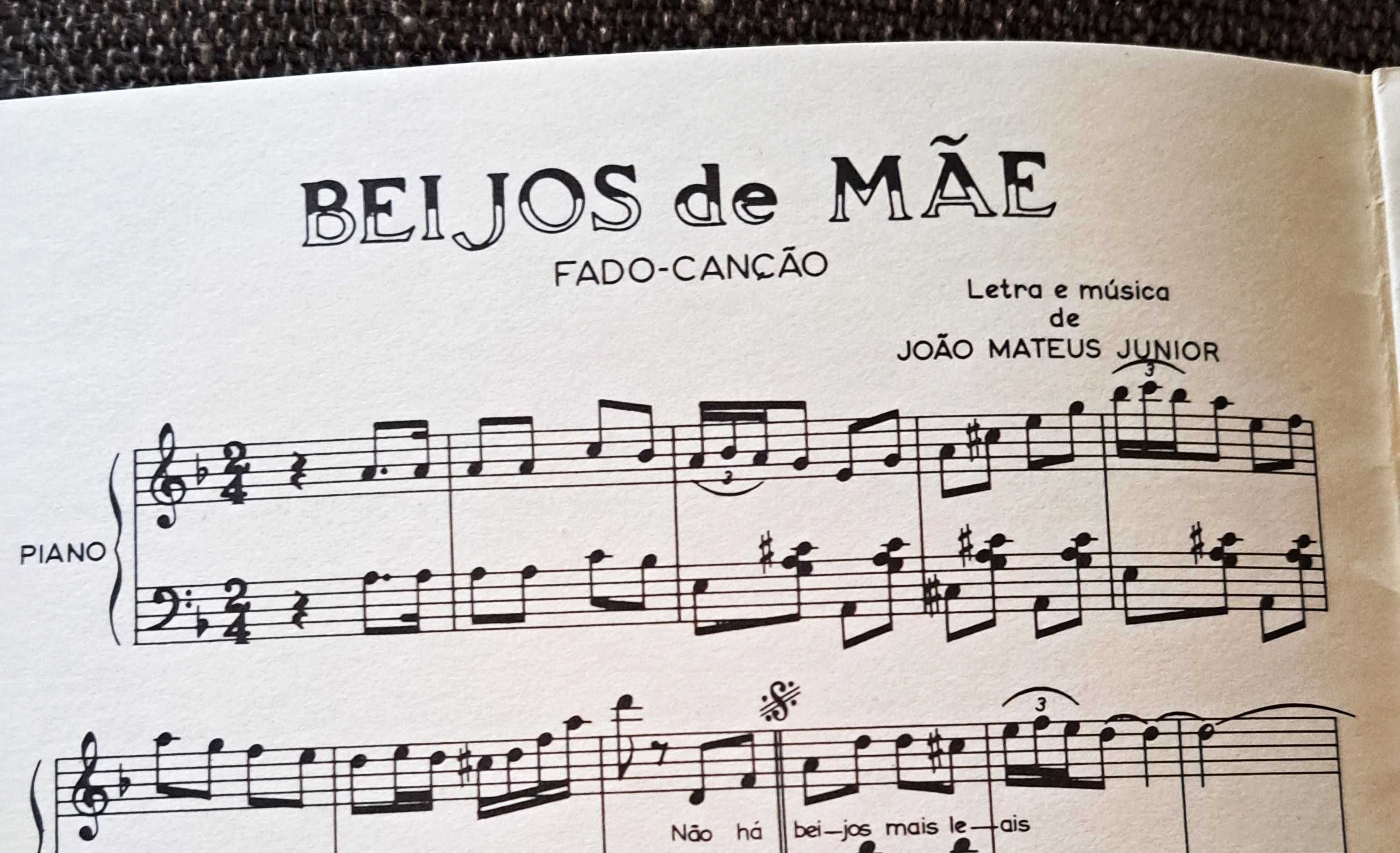 Livro com 8 Partituras de Fado