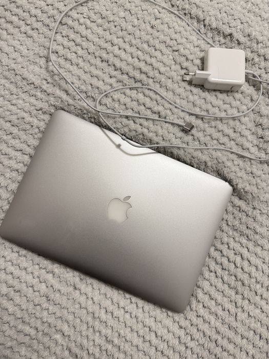 MacBook Air 13-calowy (2017) Cyrylica i5 8 GB 128 GB