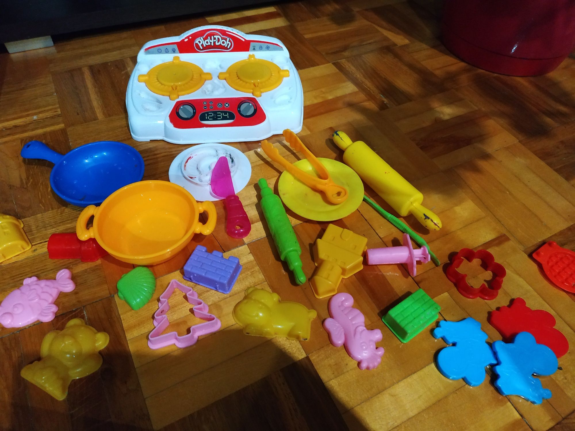 Набір для творчості Play-Doh Kitchen Creations Маленький кухар

Джерел