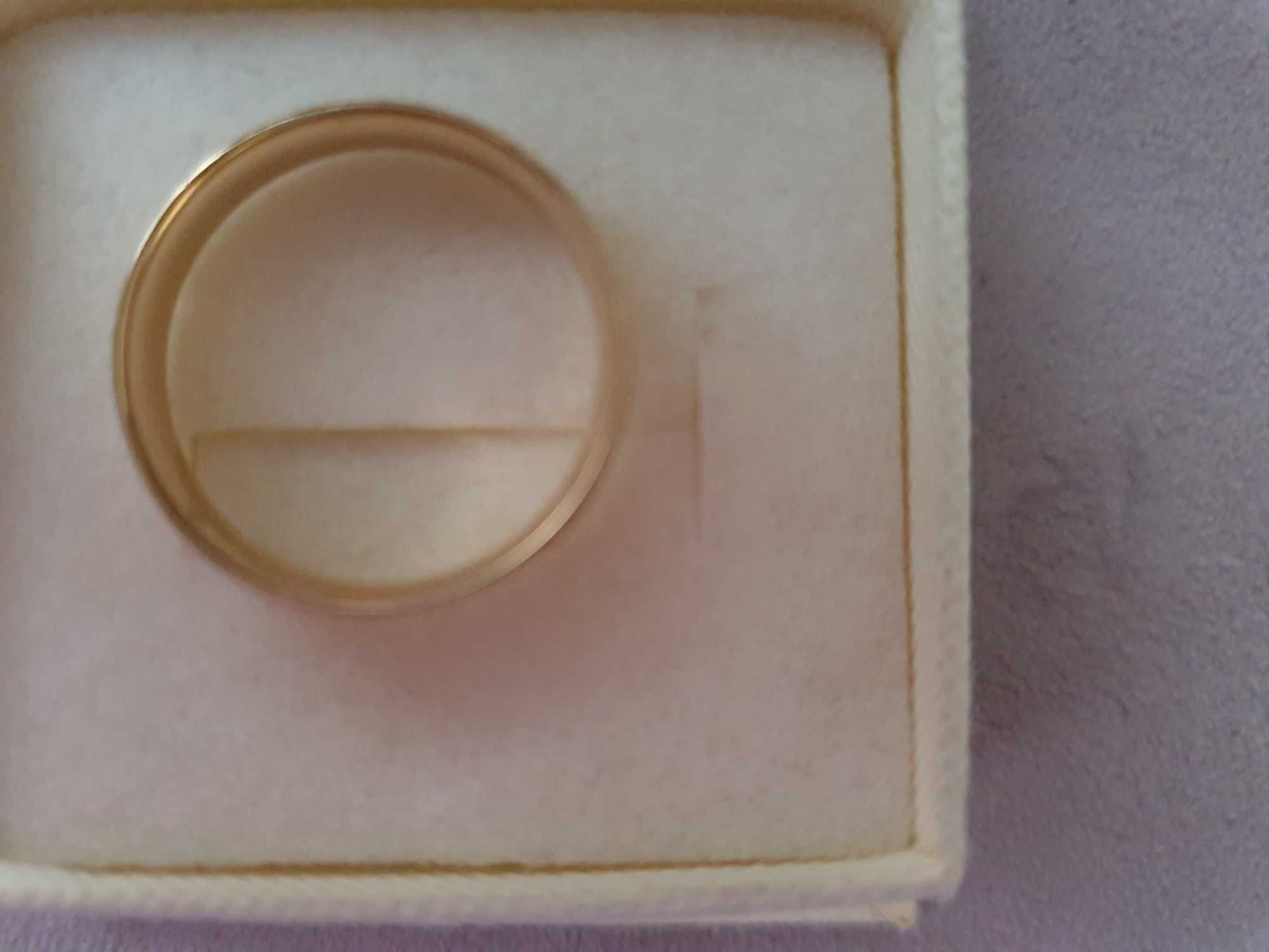 Obraczka zlota  z  diamentami 585 14k
