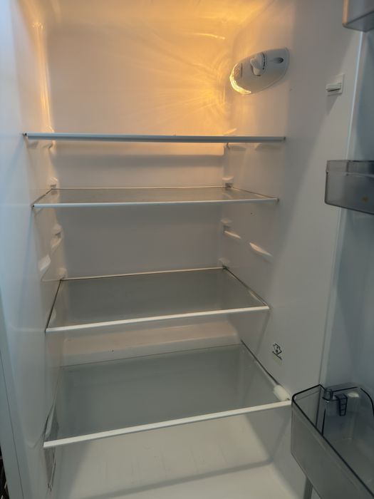 Frigorífico, novo e em bom estado