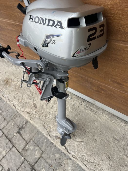 Мотор лодочний honda 2,3