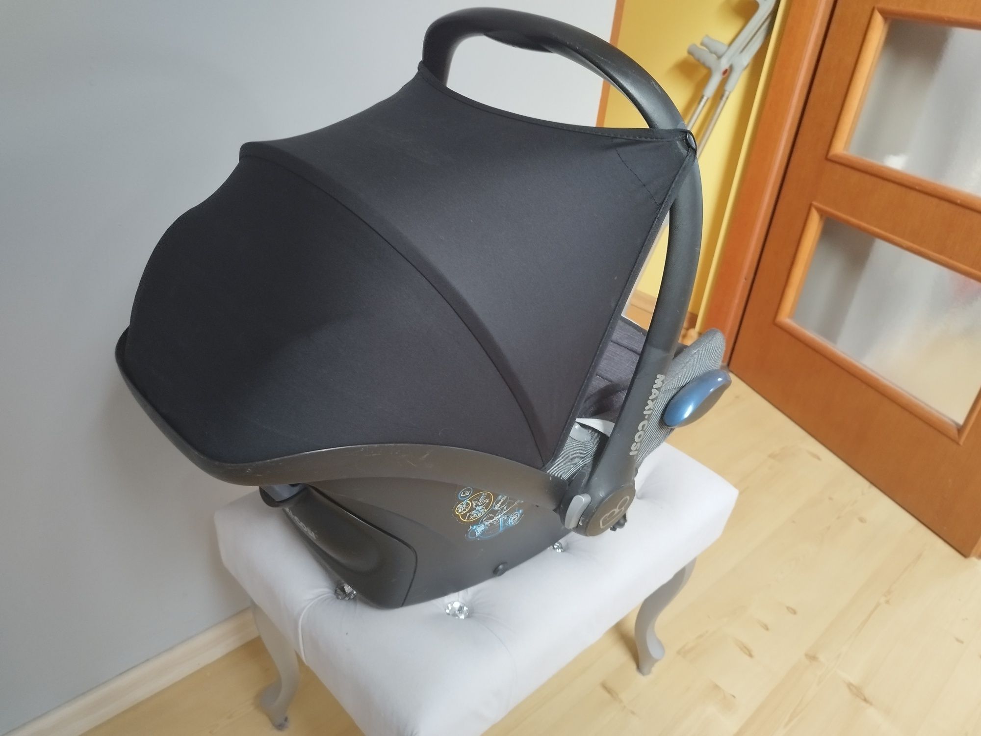 Fotelik Maxi Cosi Cabrio fix ! 0-13 kg.