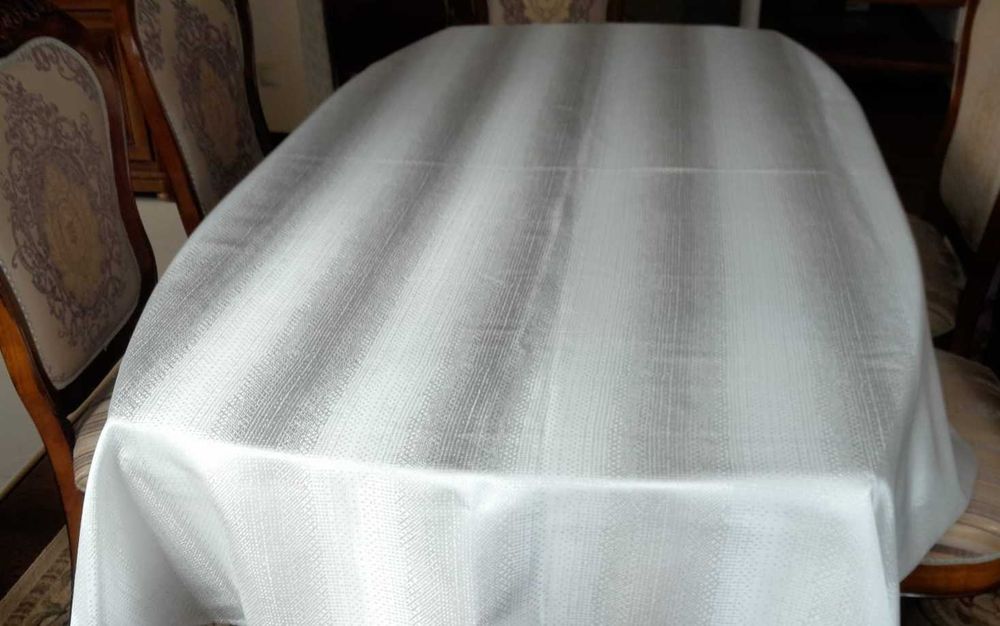 Obrus biały ze srebrną nitką 220x150 cm Home&you