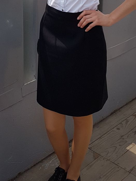 Спідниця чорна класична