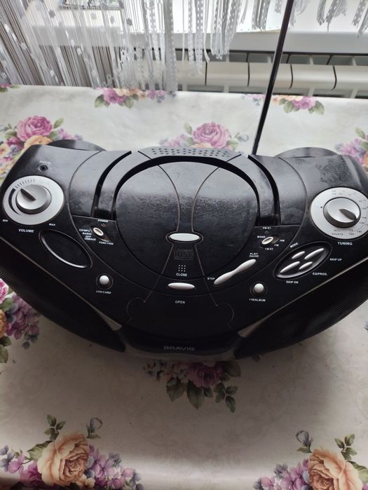 Продам радіомагнітолу бравіс