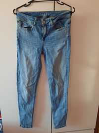 Jeansowe spodnie Zara