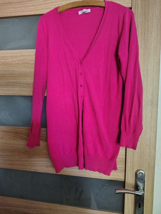 Sweterek fuksja na guziki zmechacenia