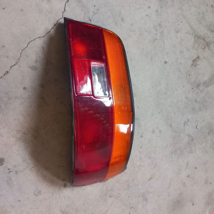 Farol traseiro lado passageiro toyota corolla starvan