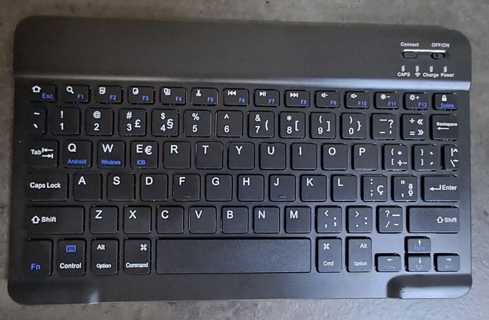 Teclado e mouse sem fio Bluetooth Novo, nunca foi usado.