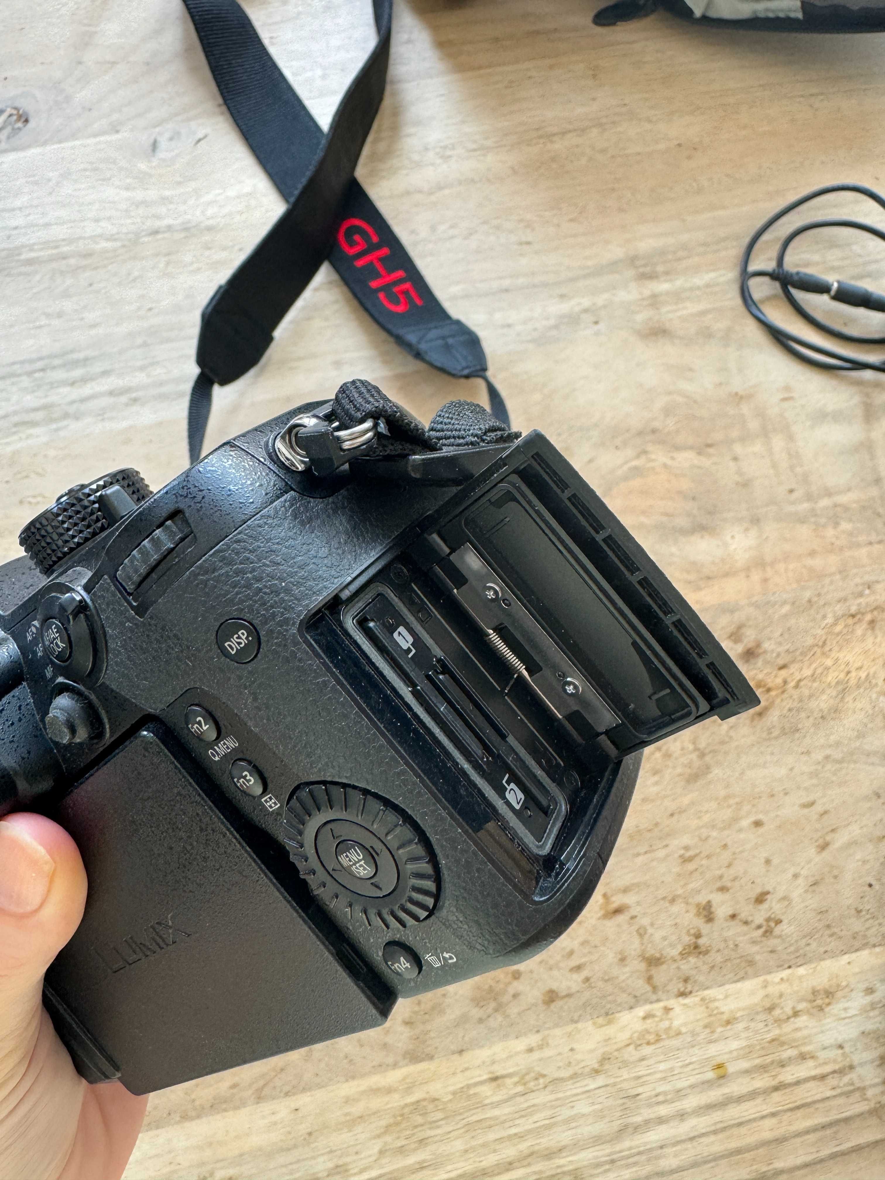 Lumix GH5 camera com lente 12-35 / 0.25m / 0.82ft