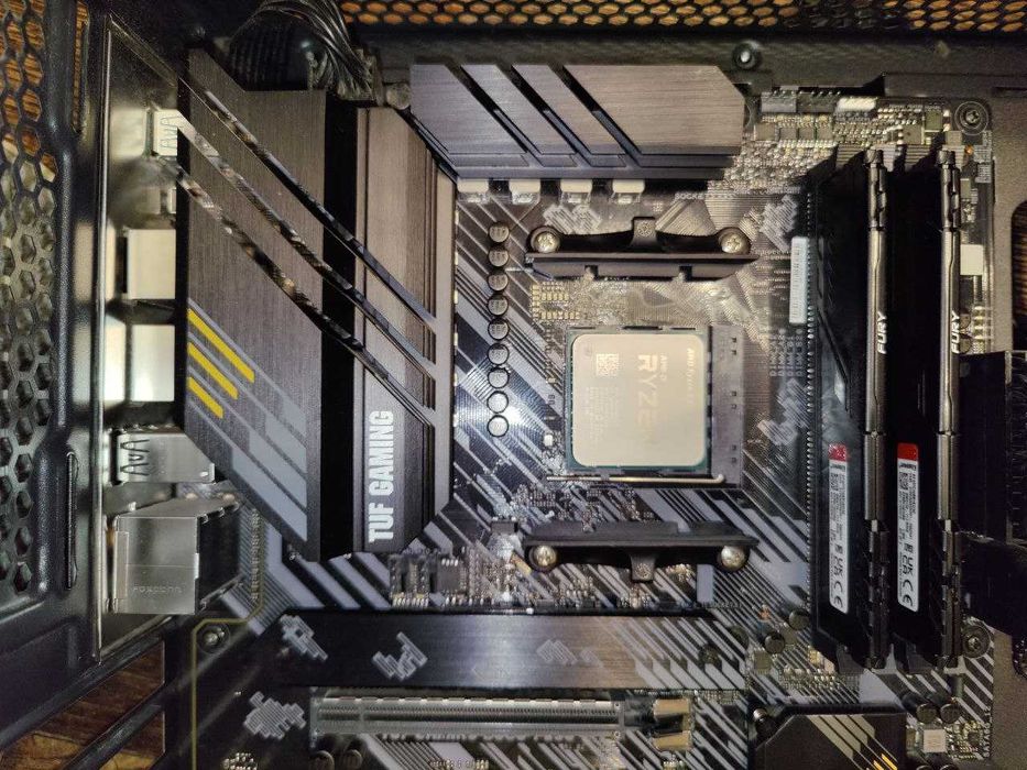 Материнська плата Asus TUF Gaming B550-Plus